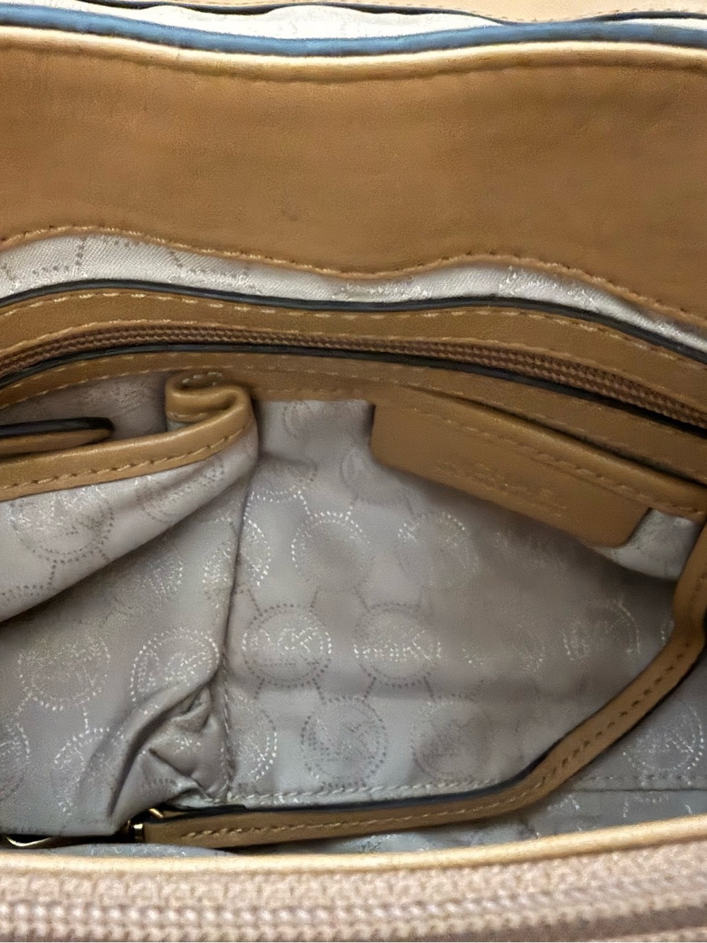 MICHAEL KORS Gosford Satchel Bag tan leather. Shoulder Bag with Gold hardware - Picture 8 of 15
